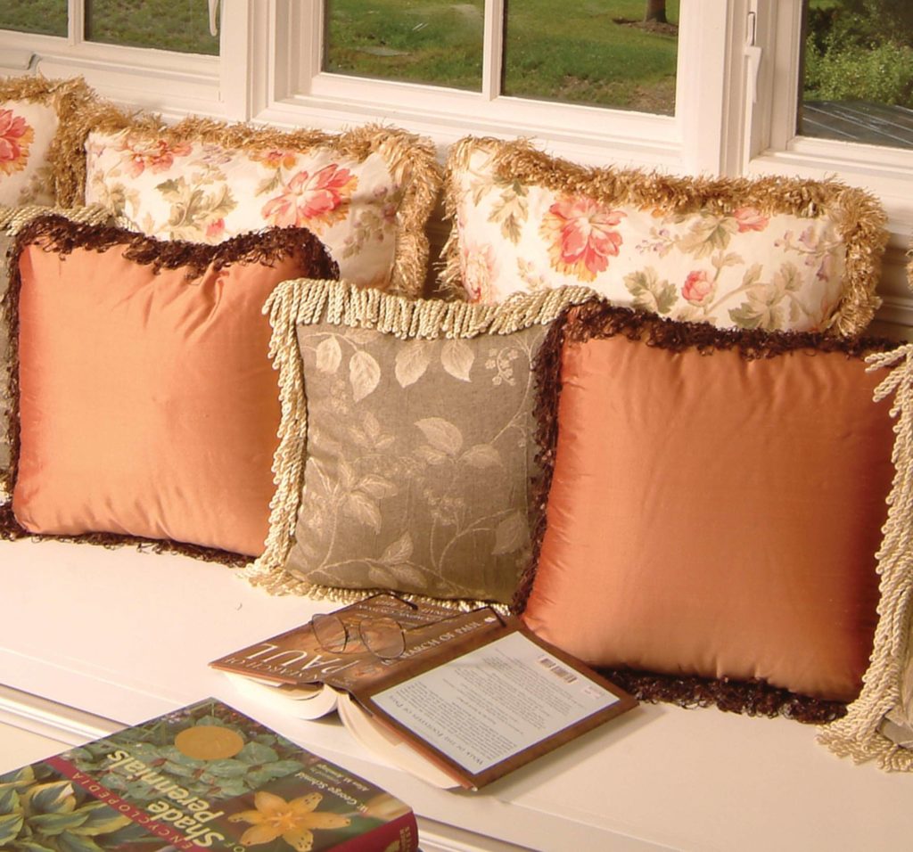 Table-Cloth-Bed-Spread-and-Pillow